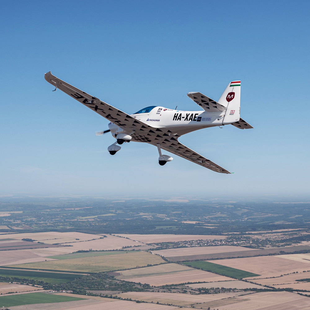 HUNGARIAN SMALL PLANE CROSSES THE ATLANTIC OCEAN